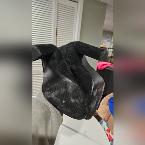 STEVE MADDEN Effect Block Heel Bootie In Black Leather Suede. Size 8 - Picture 12 of 12